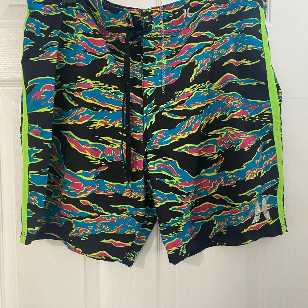 Hurley Vibrant Multicolor Board Shorts, size 36